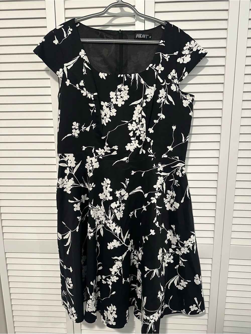 Black & White Floral Cap-Sleeve Dress